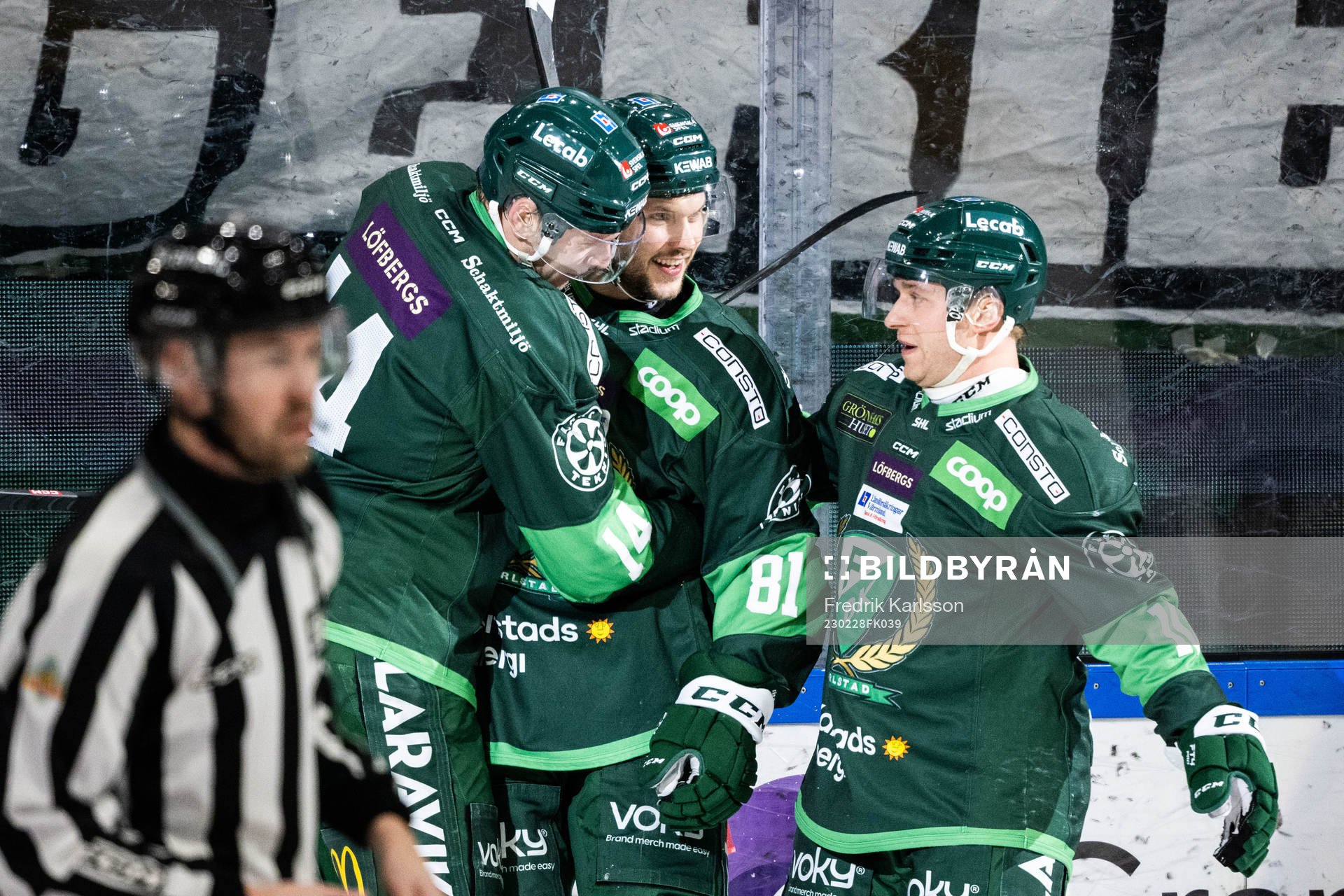 Färjestads Theodor Lennström jublar med Marcus Nilsson