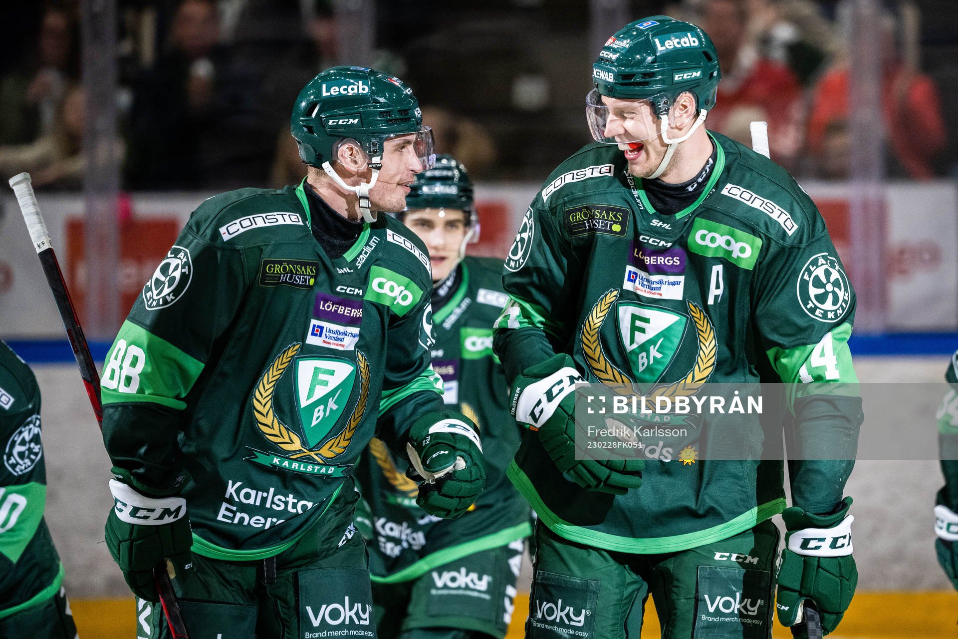 FärjestadsVictor Ejdsell jublar med Brandon Davidson