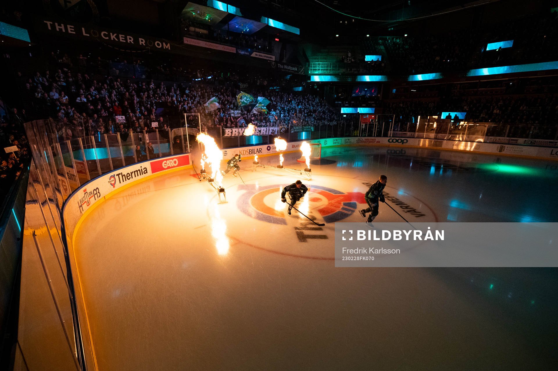 Färjestads spelare kommer ut på isen