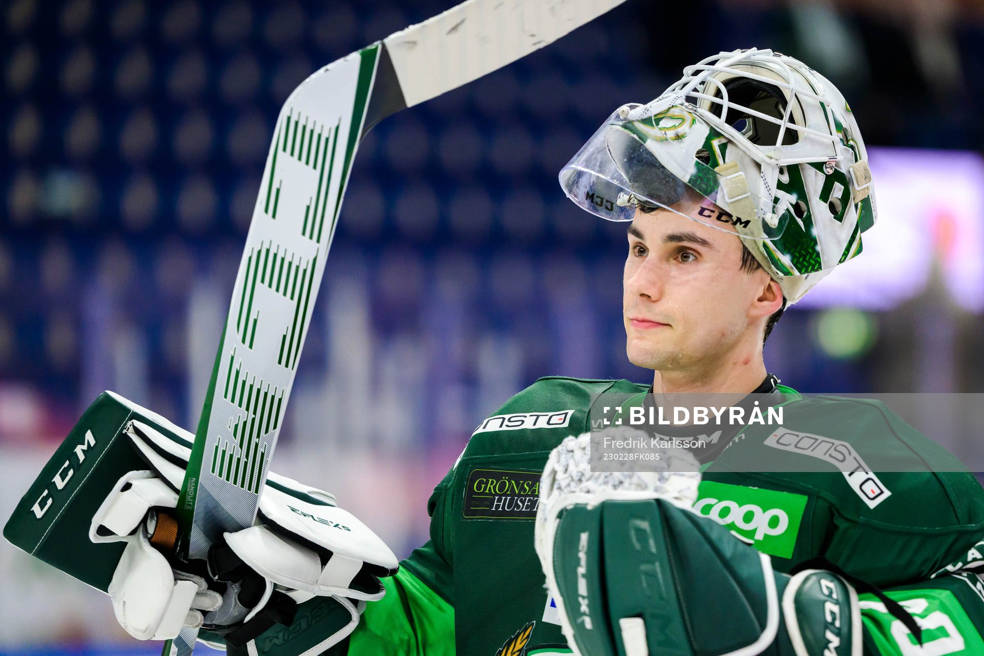 Färjestads målvakt Matthew Tomkins jublar
