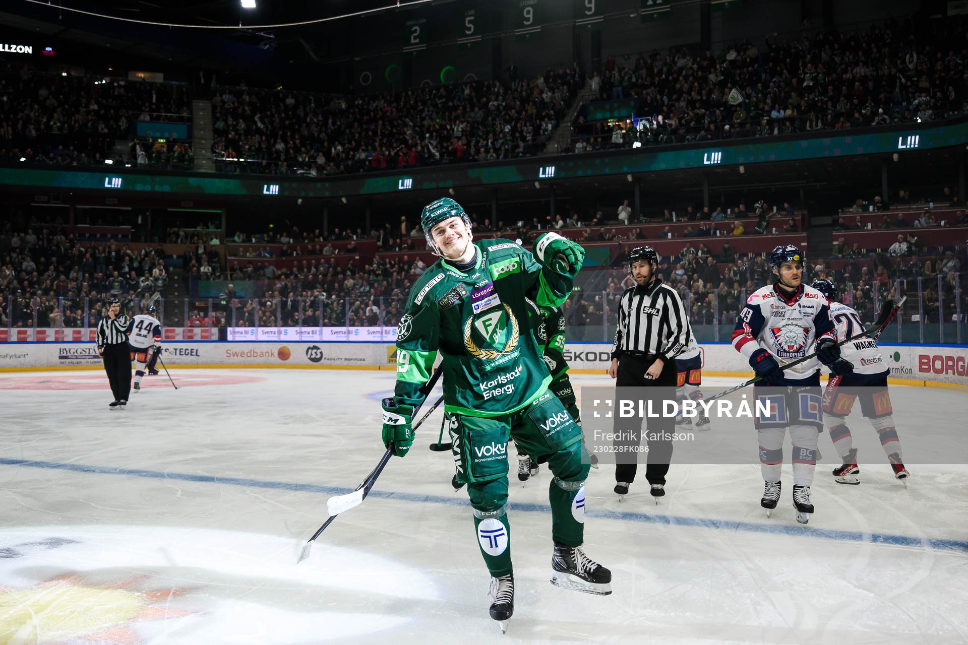 Färjestads Lucas Forsell jublar