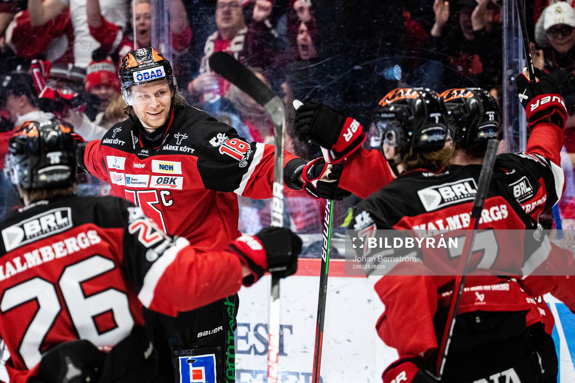 Örebros Linus Öberg jublar med Rodrigo Abols