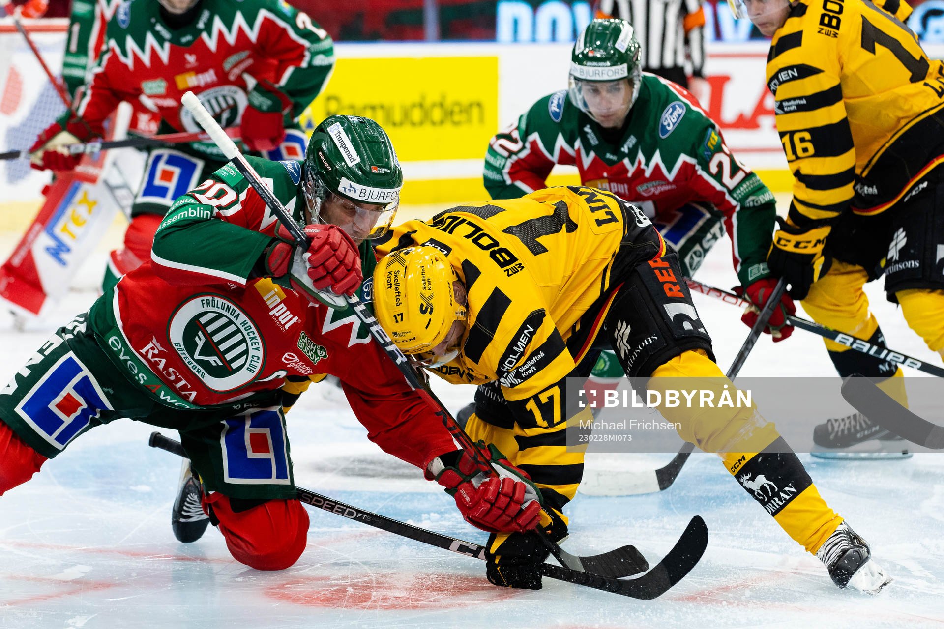Frölundas Joel Lundqvist tekar mot Skellefteås Pär
