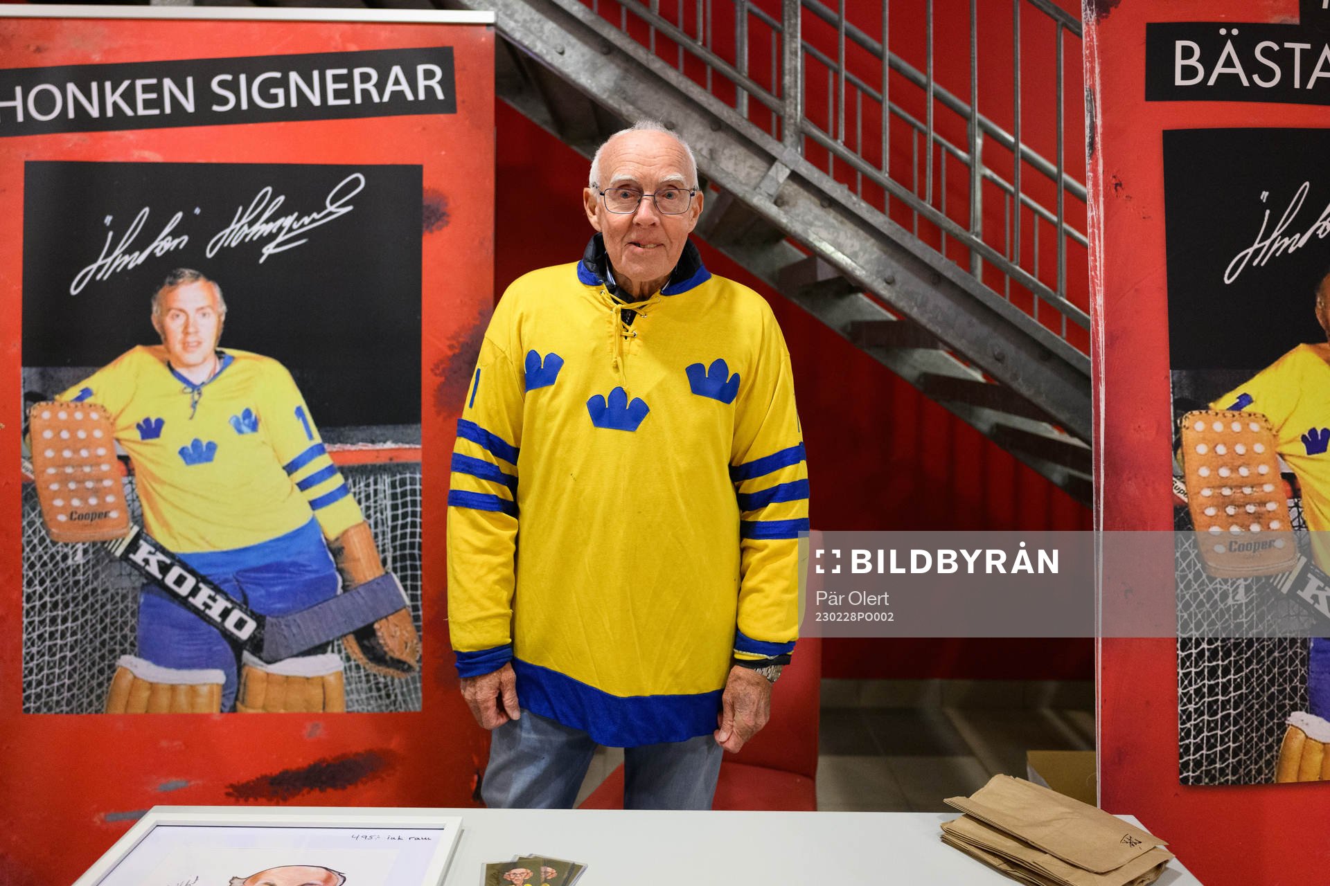 Leif ”Honken” Holmqvist signerar sin nya bok