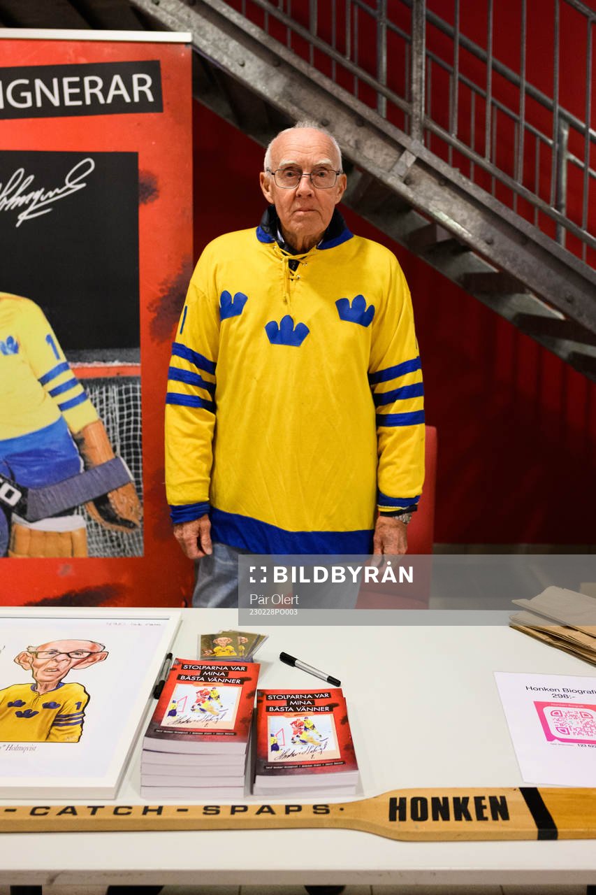 Leif ”Honken” Holmqvist signerar sin nya bok