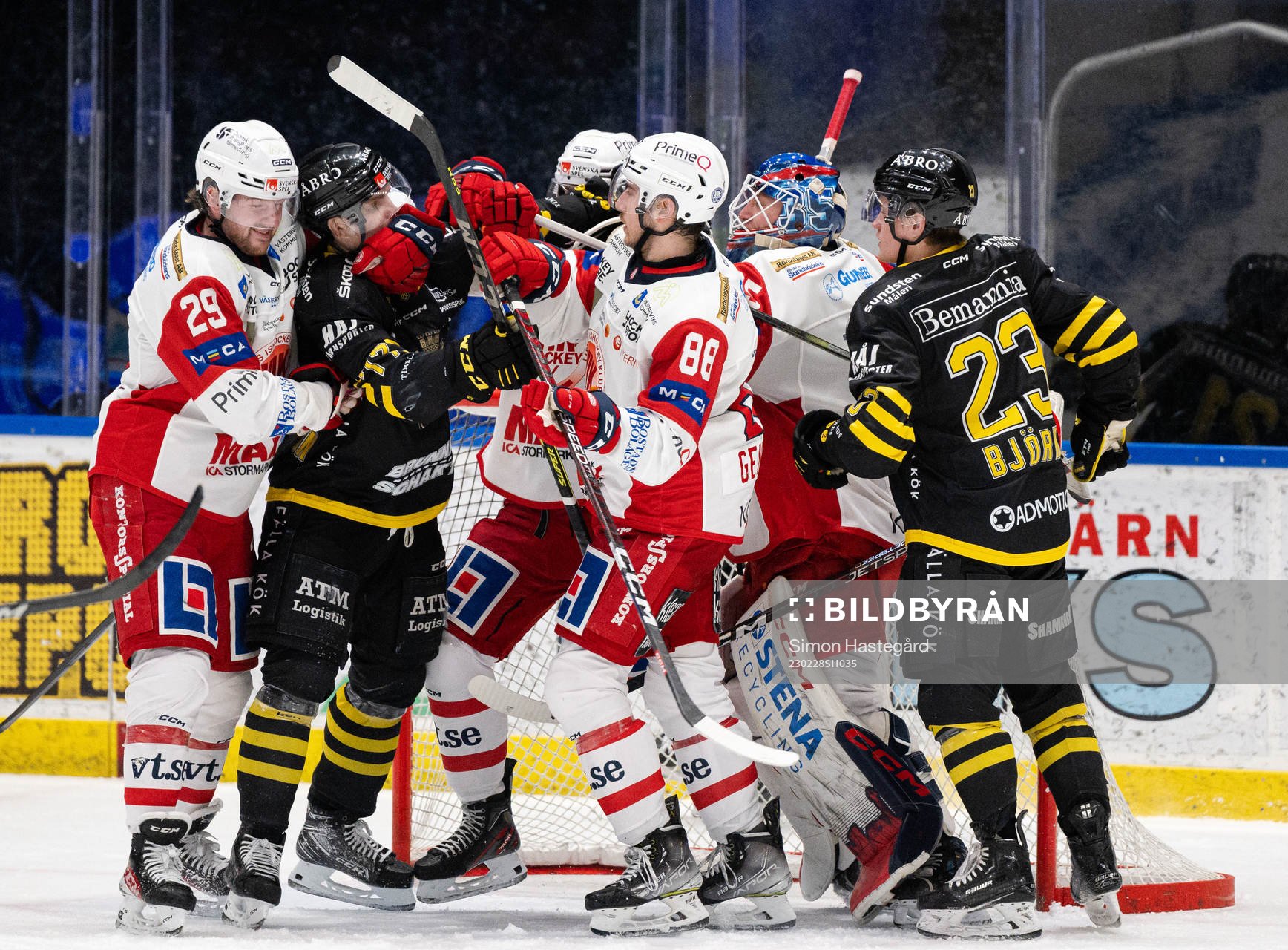 Bråk mellan AIKs William Ignberg Nilsson och Västerviks
