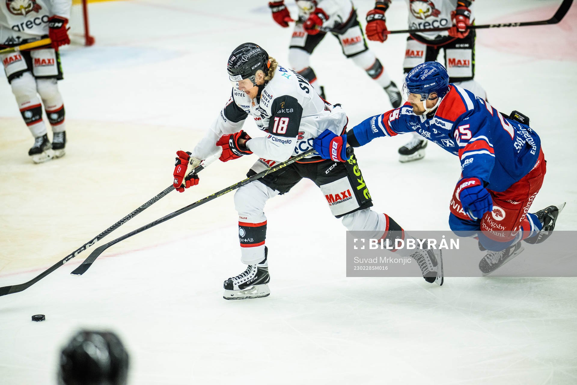 Malmö Redhawks Marcus Sylvegård och Oskarshamns Johannes