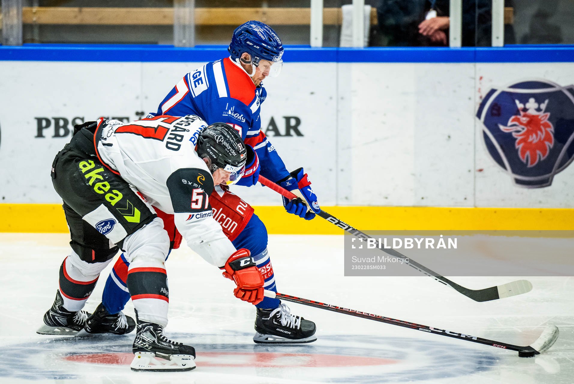 Malmö Redhawks Emil Sylvegård och Oskarshamns Jonas