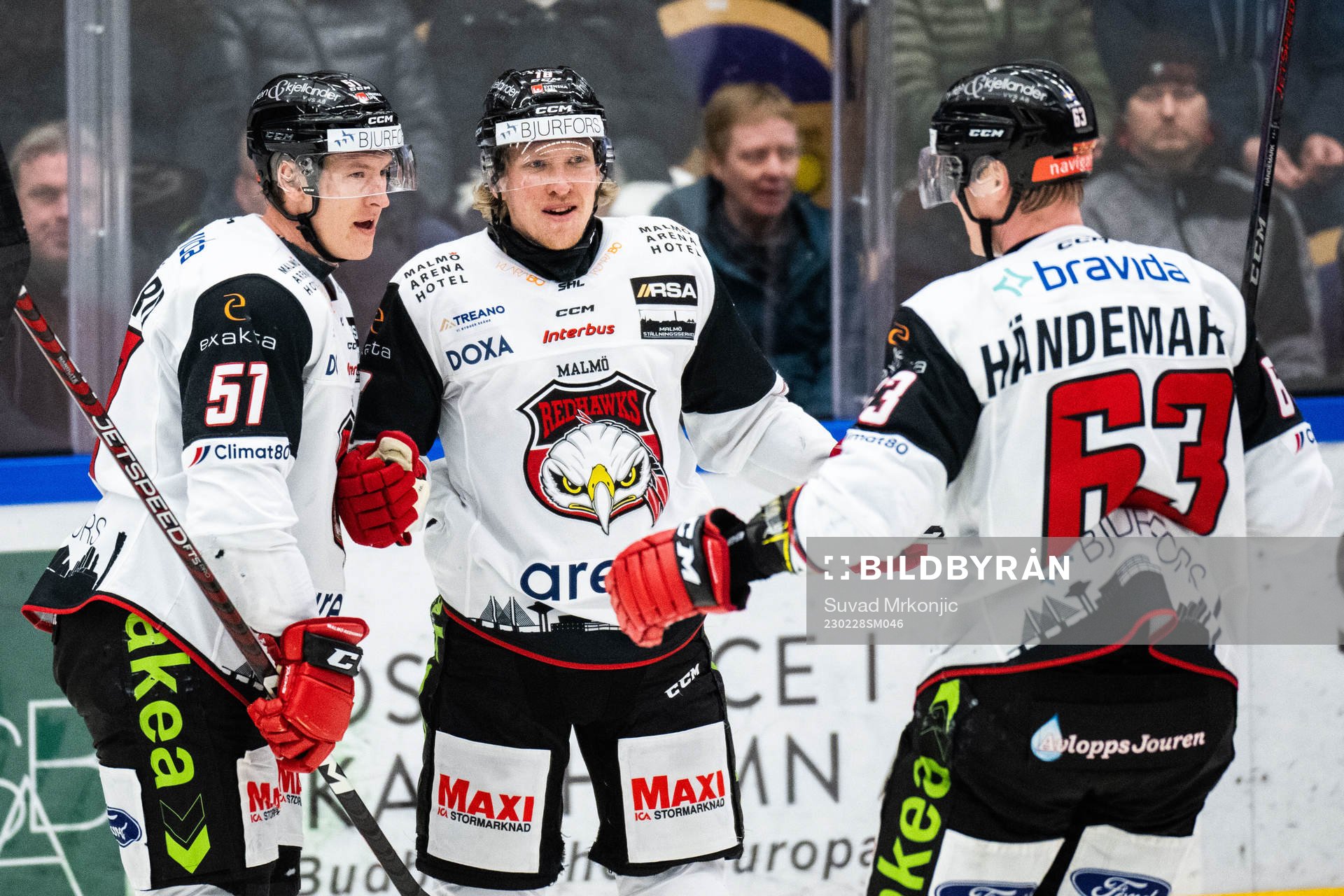 Malmö Redhawks Marcus Sylvegård jublar med lagkamrater