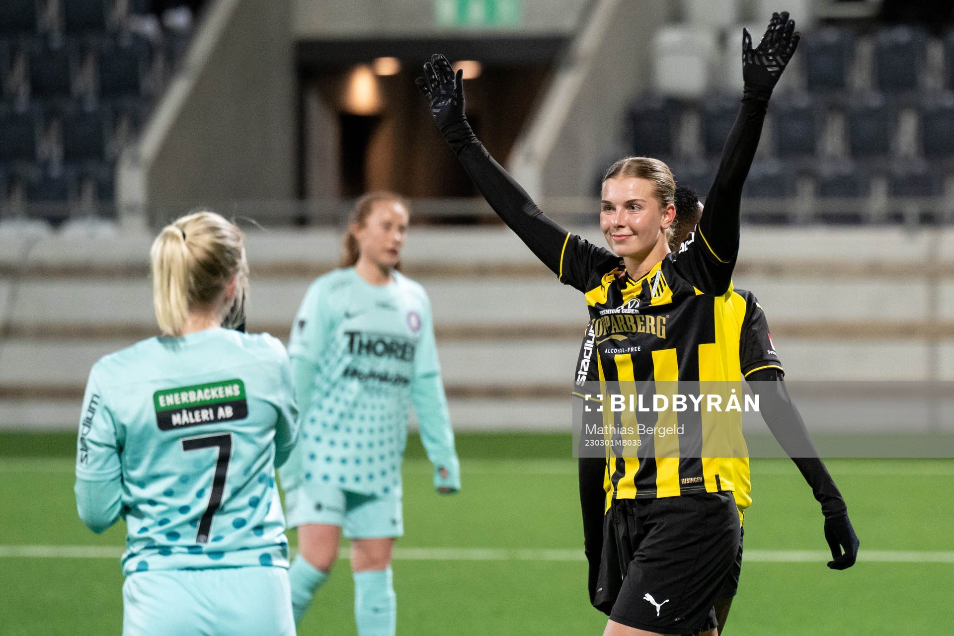 Häckens Dilja Zomers jublar efter 4-1 under träningsmatchen i fotboll mellan Häcken och Jitex den 1 mars 2023 i Göteborg. 