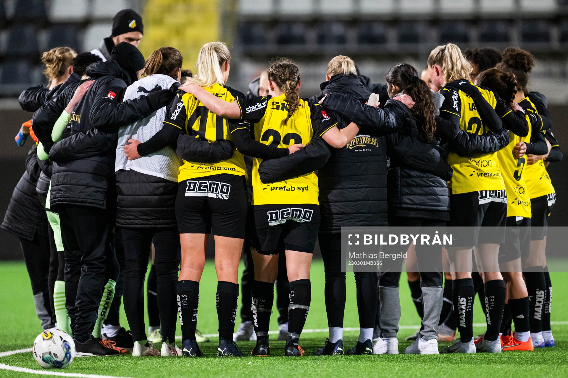 Häckens spelare och ledare samlas