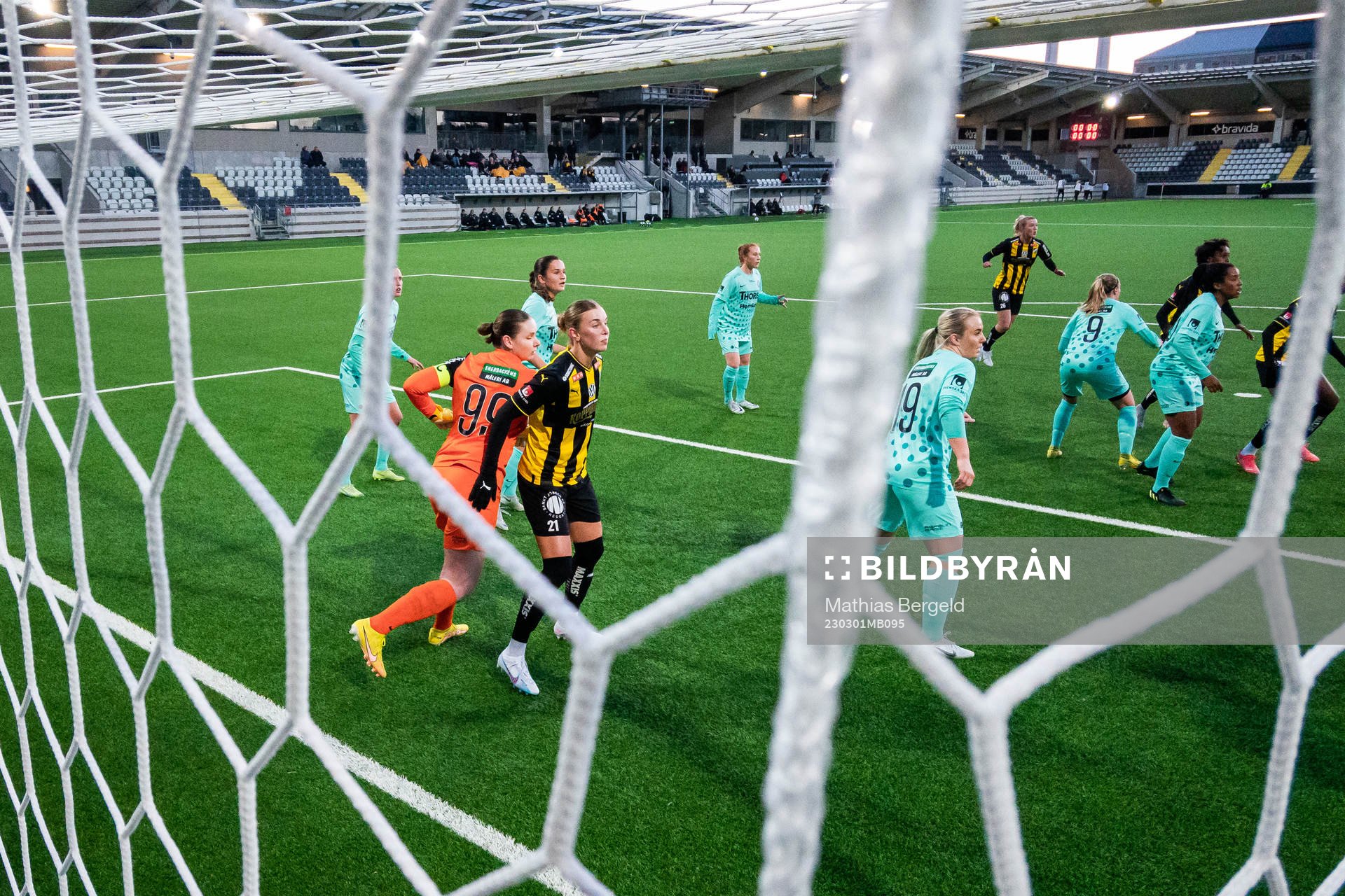 Jitex målvakt Anna Larsson och Häckens Dilja Zomers