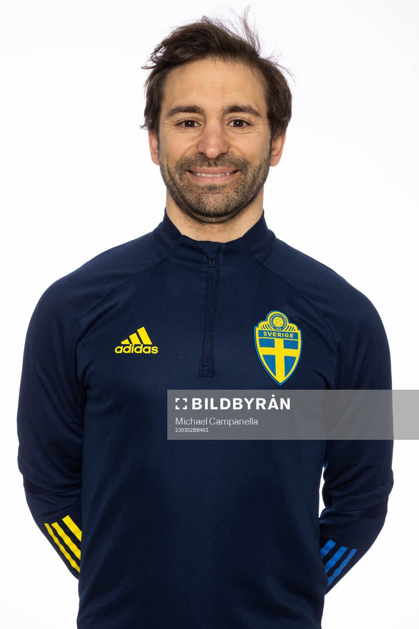 Tomás Pereira poserar för ett porträtt under en fotografering med det svenska P18-landslaget i fotboll den 2 mars 2023 i Stockholm. 