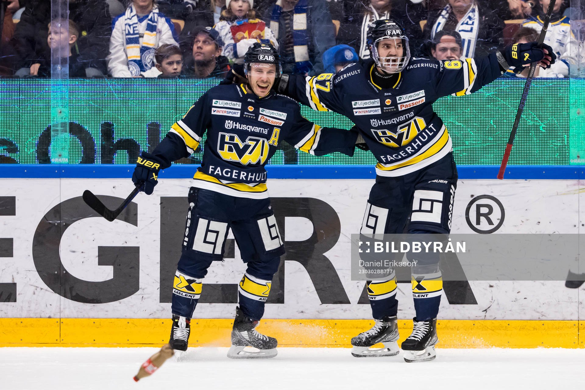HV71s Andy Miele jublar