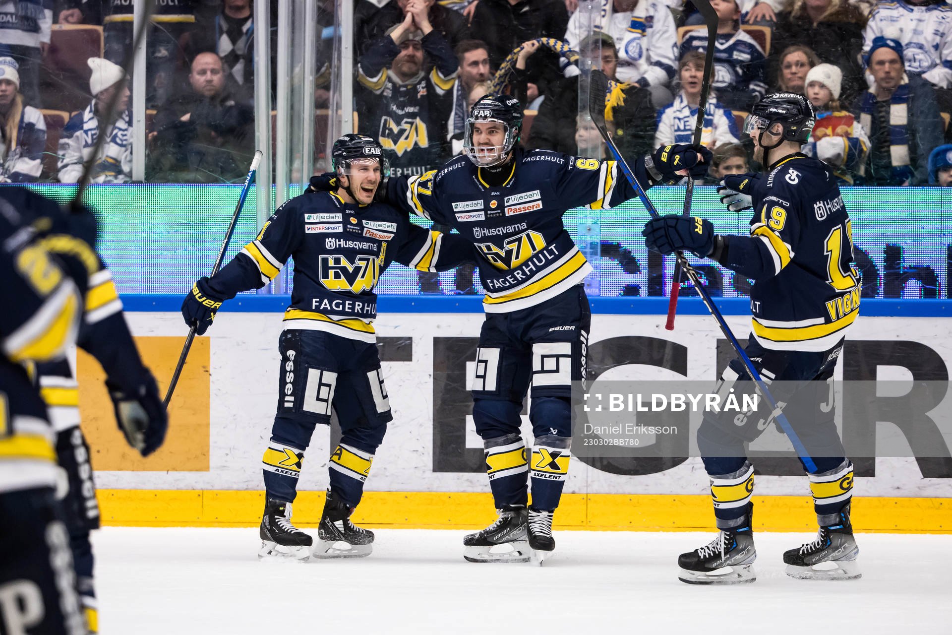 HV71s Andy Miele jublar