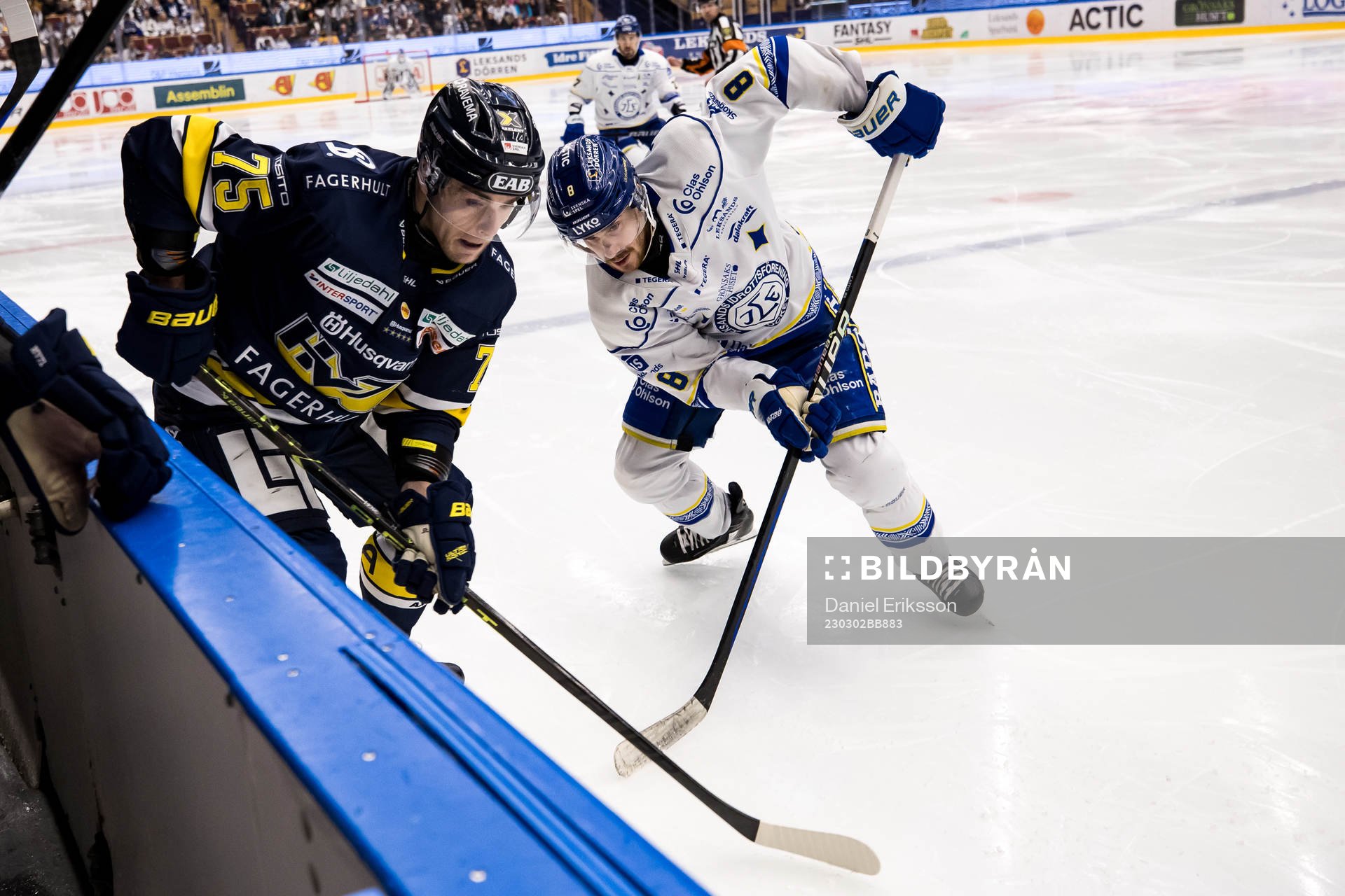 HV71s Radan Lenc och Leksands Matt Caito