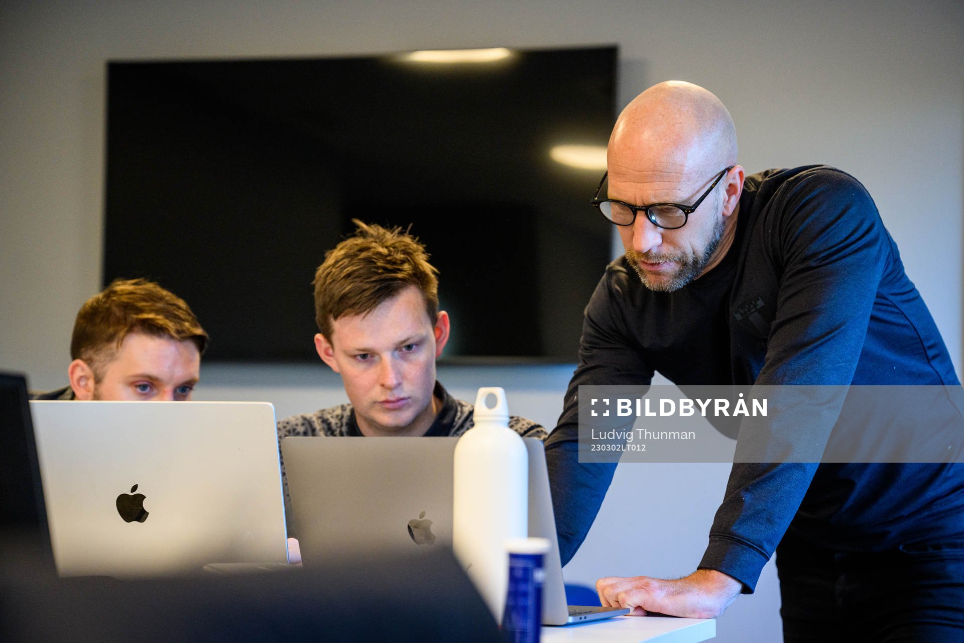 Analytiker James Slaughter och Paul Mitchell med tränare