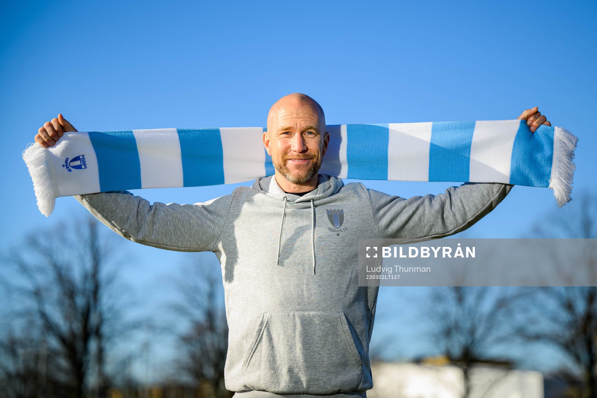 Henrik Rydström poserar för ett porträtt under en fotografering med Malmö FF den 2 mars 2023 i Malmö. 