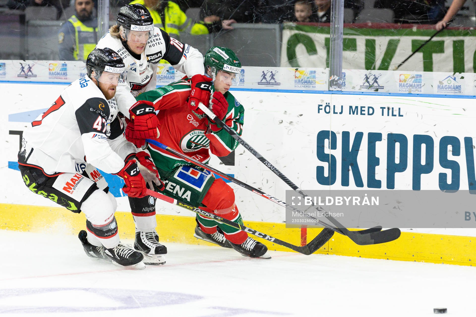 Malmö Redhawks Joakim Ryan och Marcus Sylvegård i en kamp