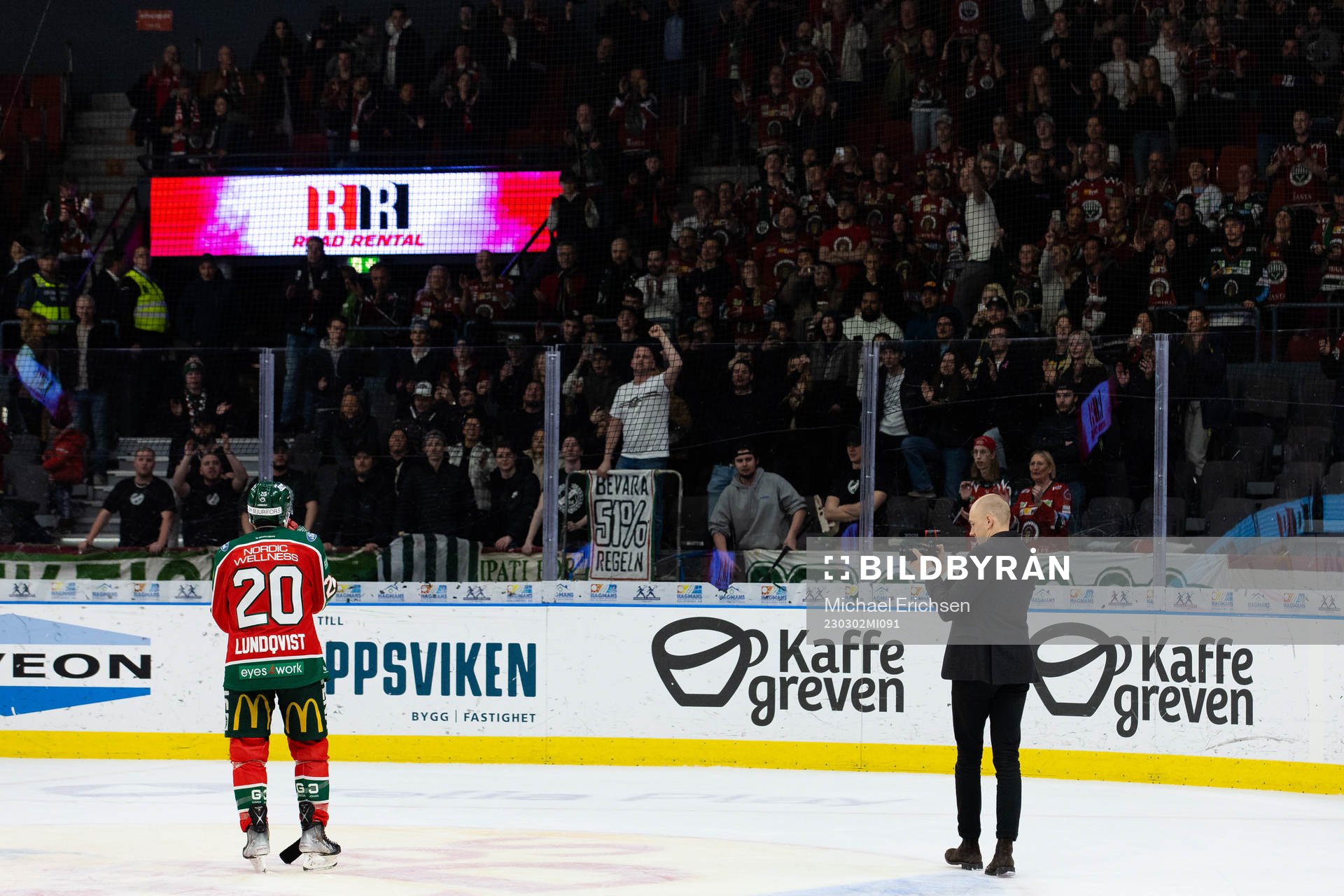 Frölundas klack sjunger för Joel Lundqvist på hans