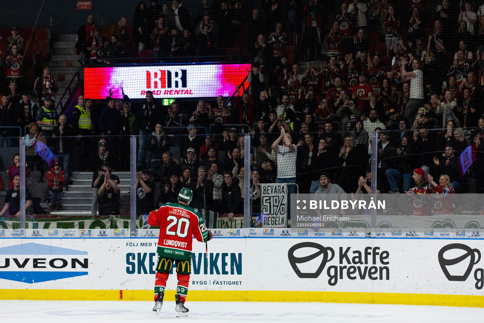 Frölundas klack sjunger för Joel Lundqvist på hans