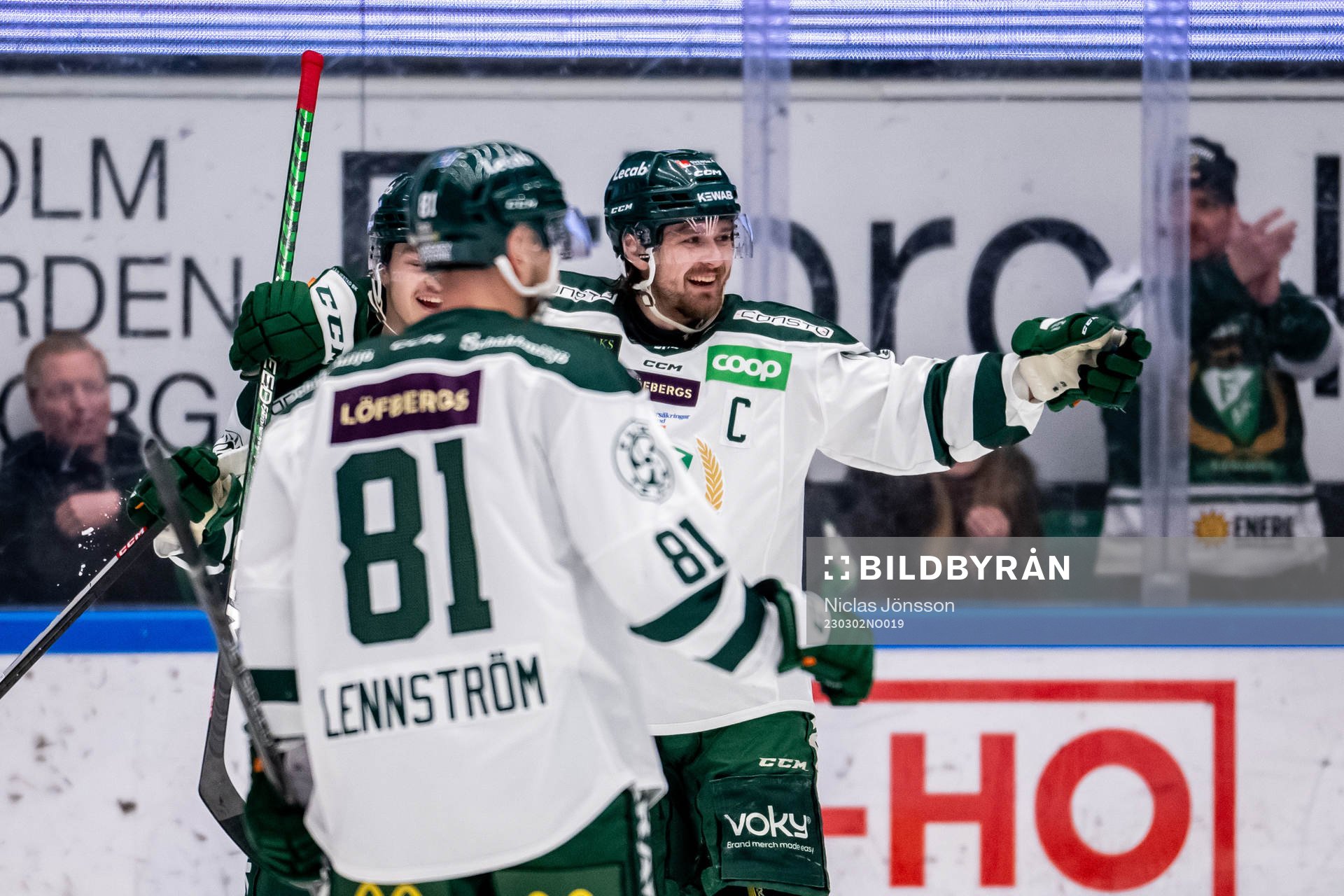 Färjestads Linus Johansson jublar