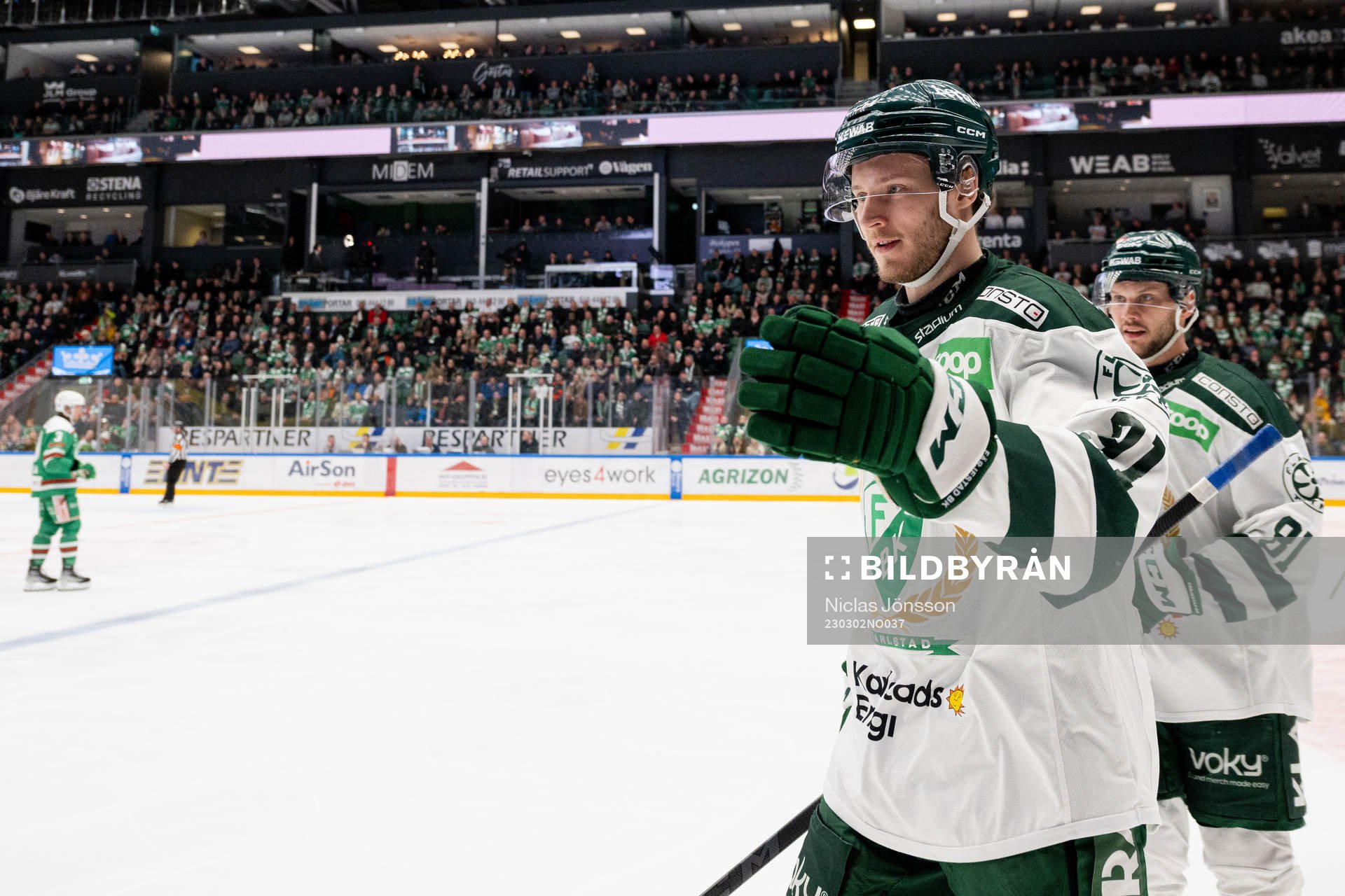 Färjestads Eric Engstrand jublar