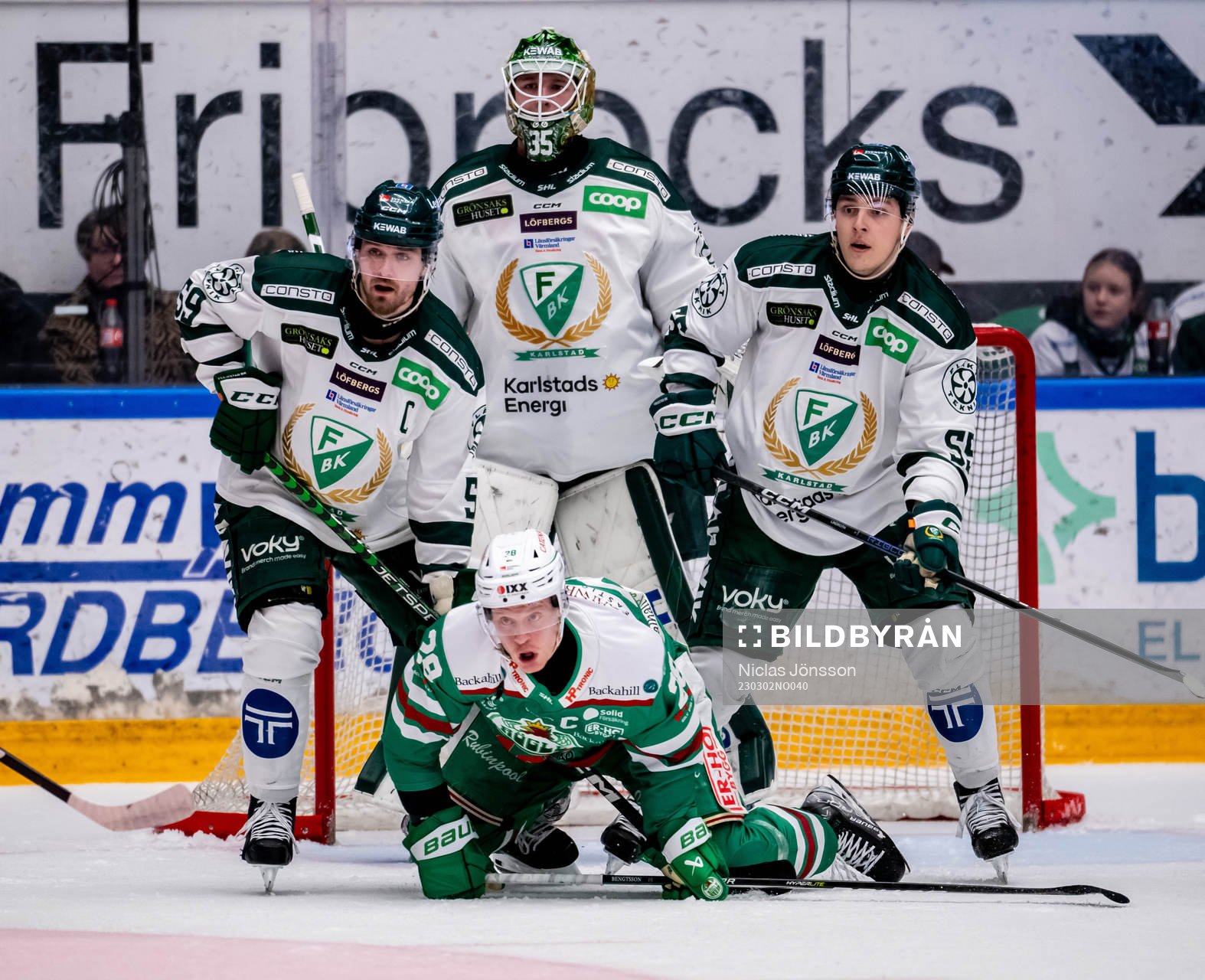 Färjestads Linus Johansson, Max Lindroth håller bort