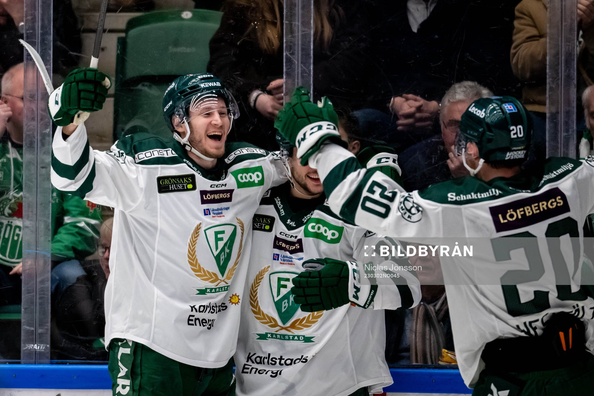 Färjestads Eric Engstrand  jublar efter2-3