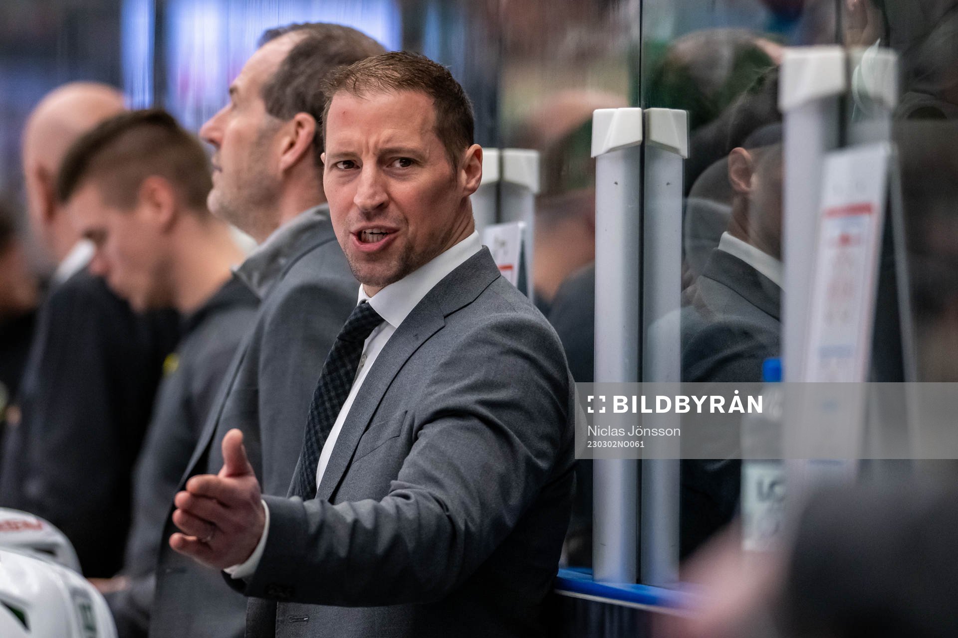 Rögles tränare Cam Abbott reagerar