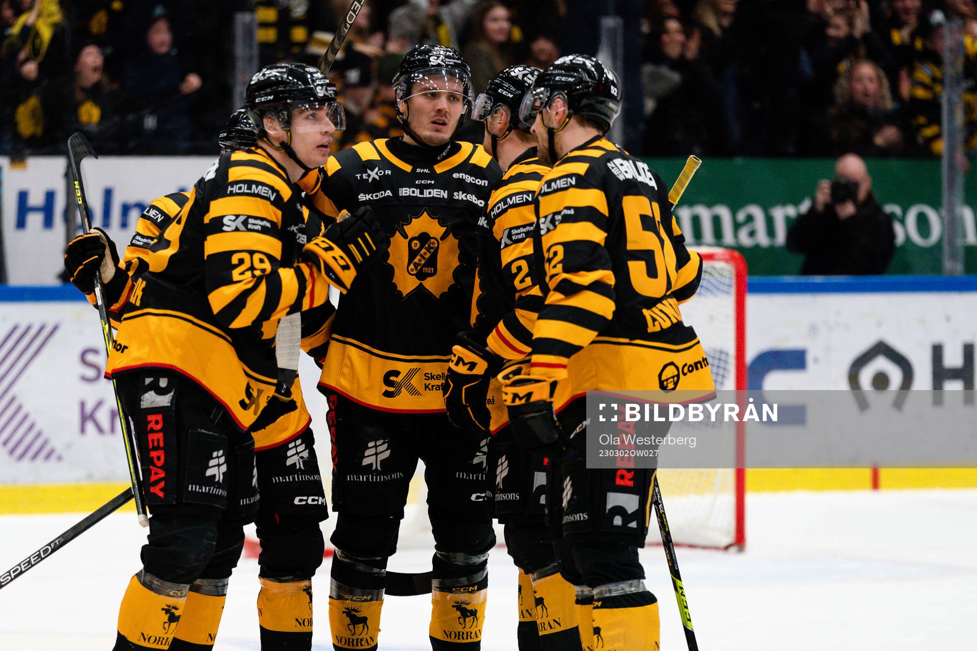 Skellefteås Albin Sundsvik och Max Lindholm jublar
