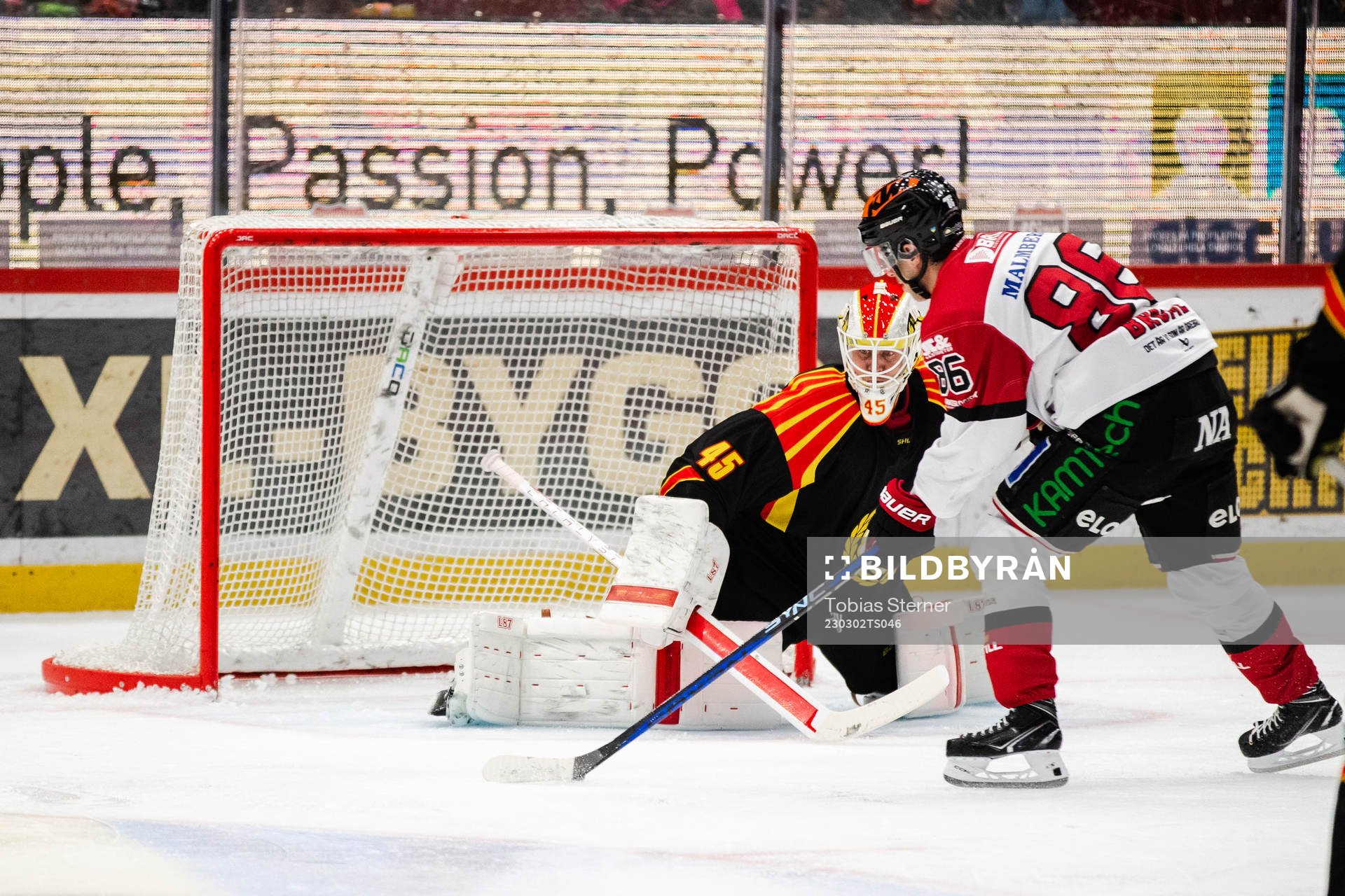 Örebros Mathias Bromé gör 0-2 bakom Brynäs målvakt
