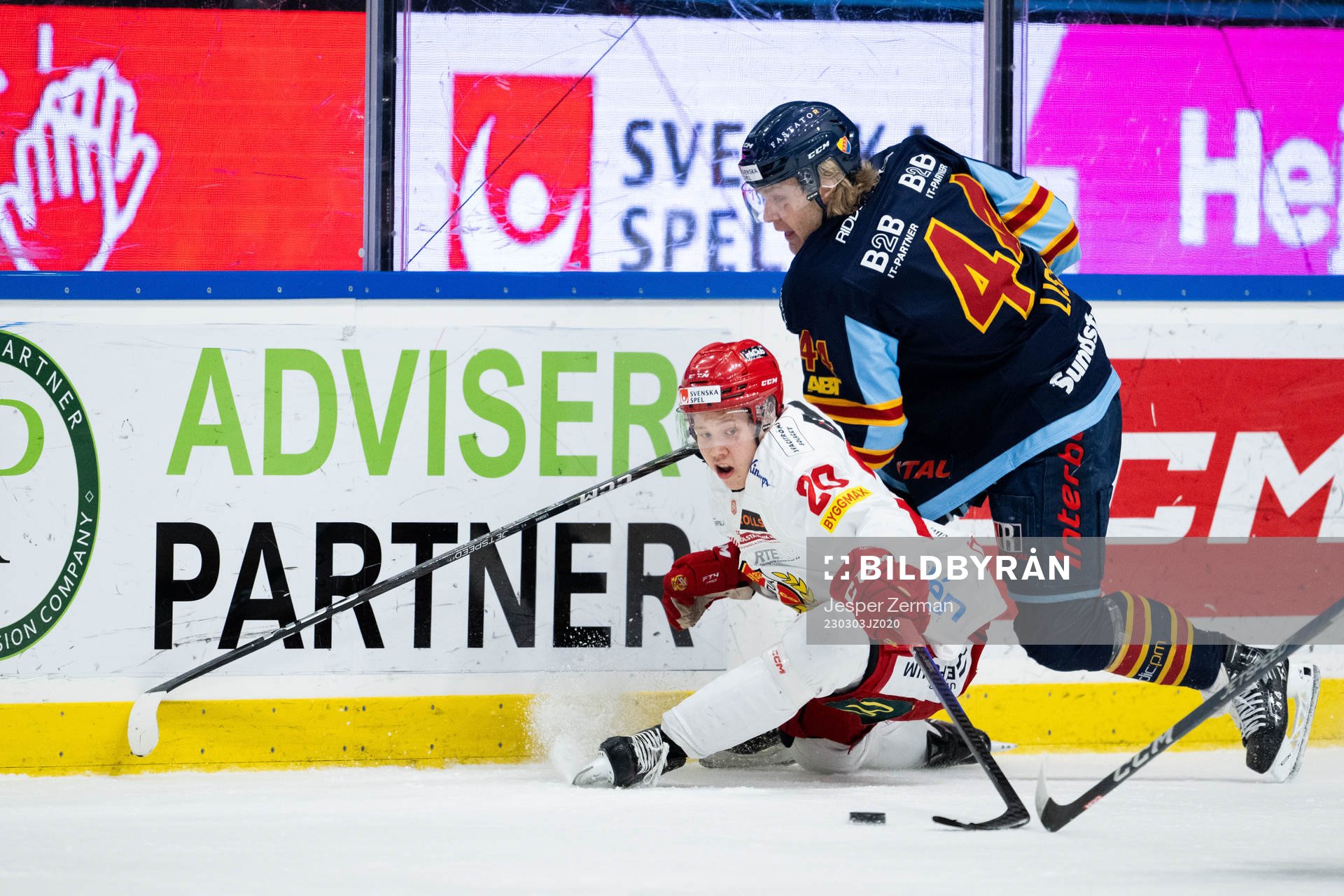 Almtunas Mikkel Oby Olsen och Djurgårdens Olle Liss