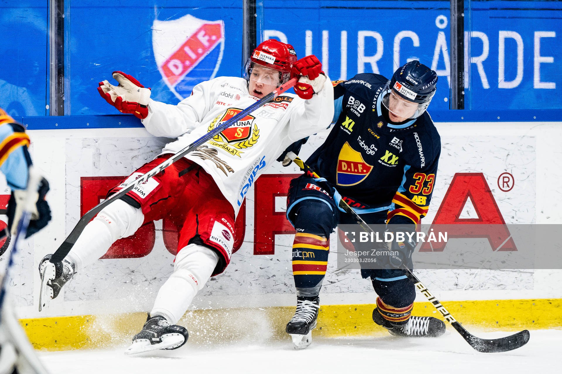 Almtunas Mikkel Oby Olsen och Djurgårdens Daniel Glad