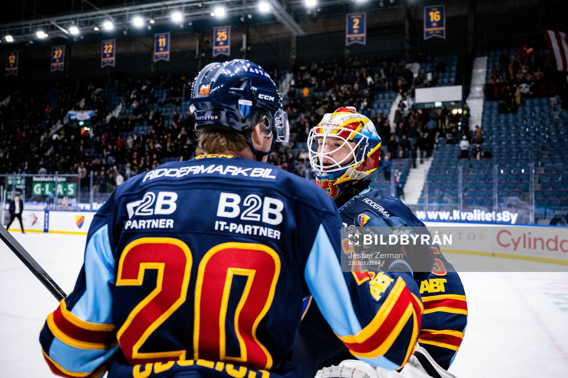 Djurgårdens målvakt Carl Lindbom och Calle Odelius jublar