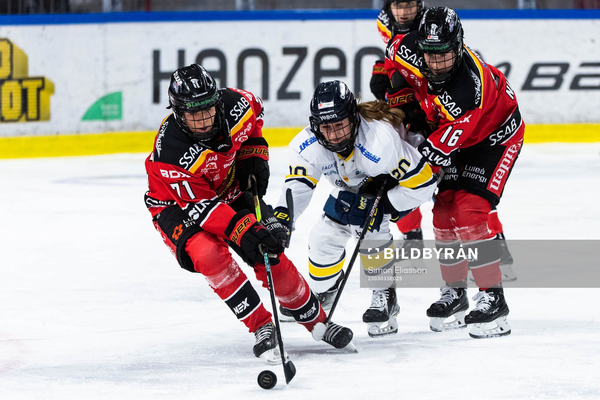 Luleås Anna Kjellbin, HV71s Karoline Pedersen och Luleås