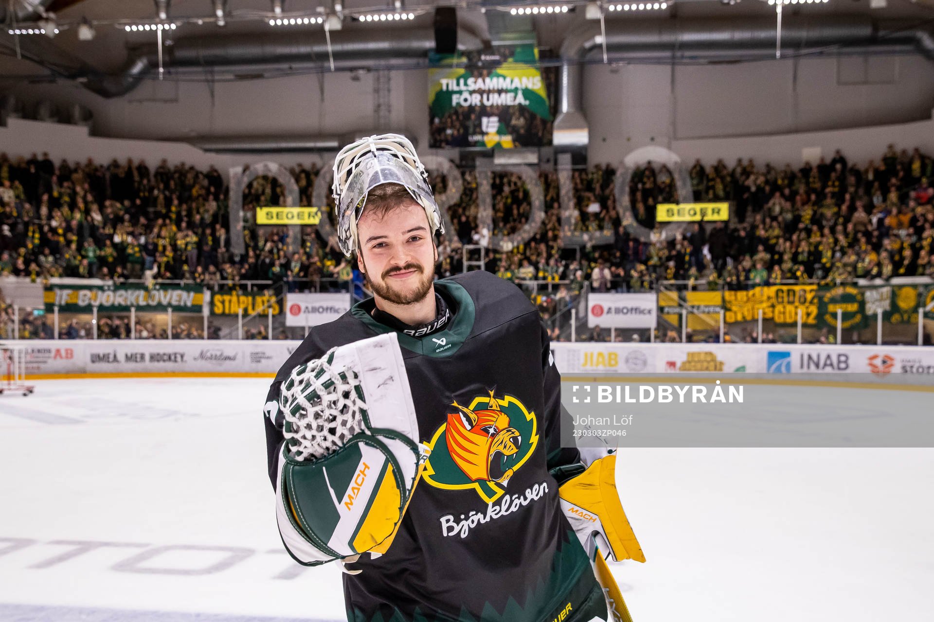 Björklövens målvakt Alex D’orio jublar