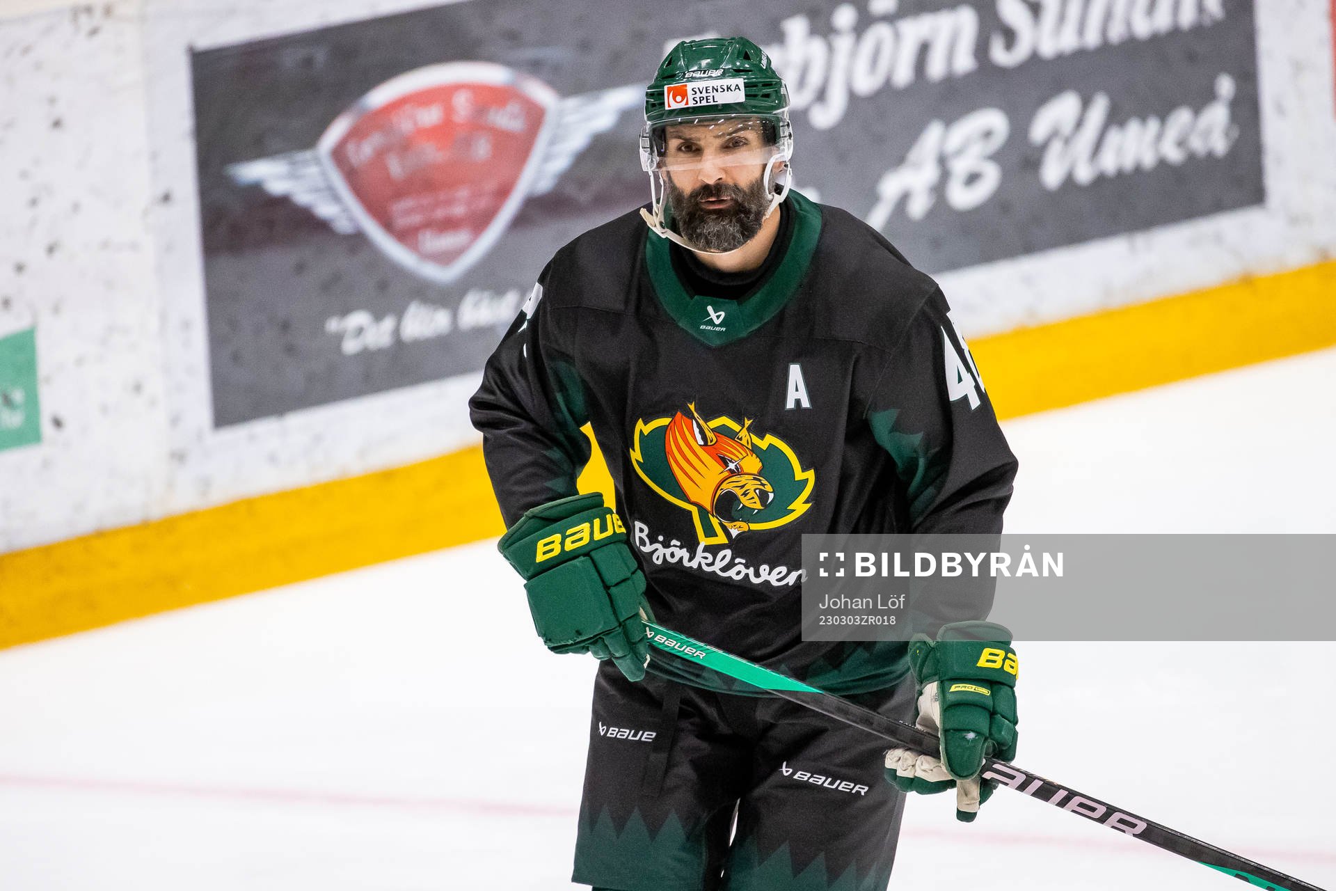 Björklövens Daniel Rahimi innan ishockeymatchen i