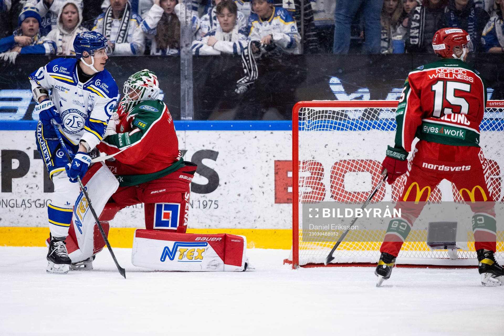 Leksands Carter Ashton mot Frölundas målvakt Lars
