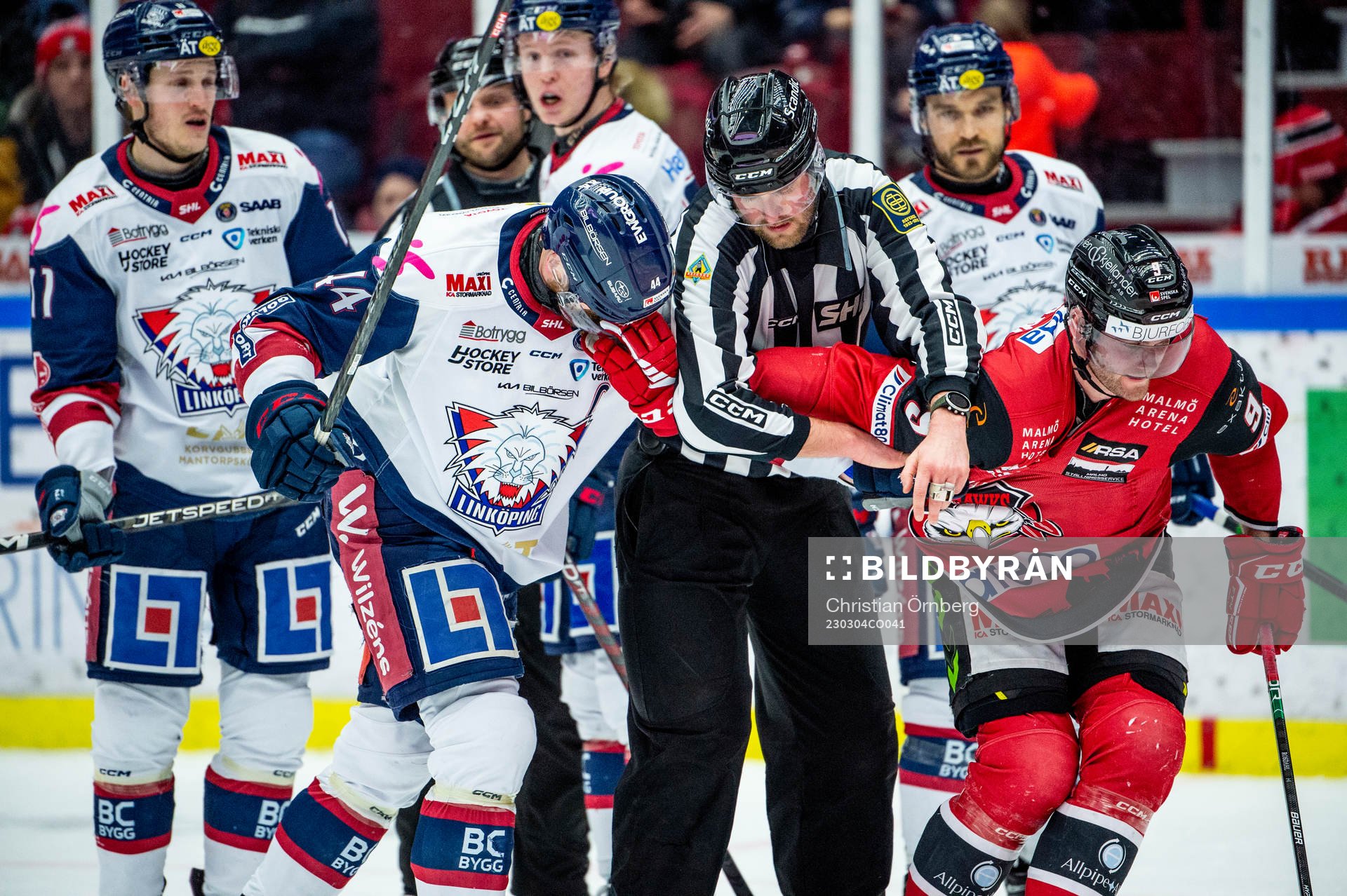 Linköpings Jonas Junland och Malmö Redhawks Kim Rosdahl i