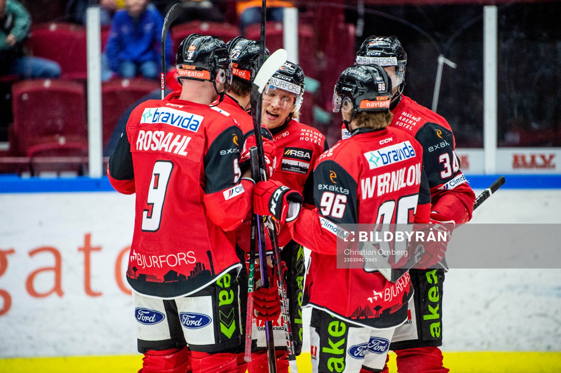Malmö Redhawks Marcus Sylvegård jublar med lagkamraterna