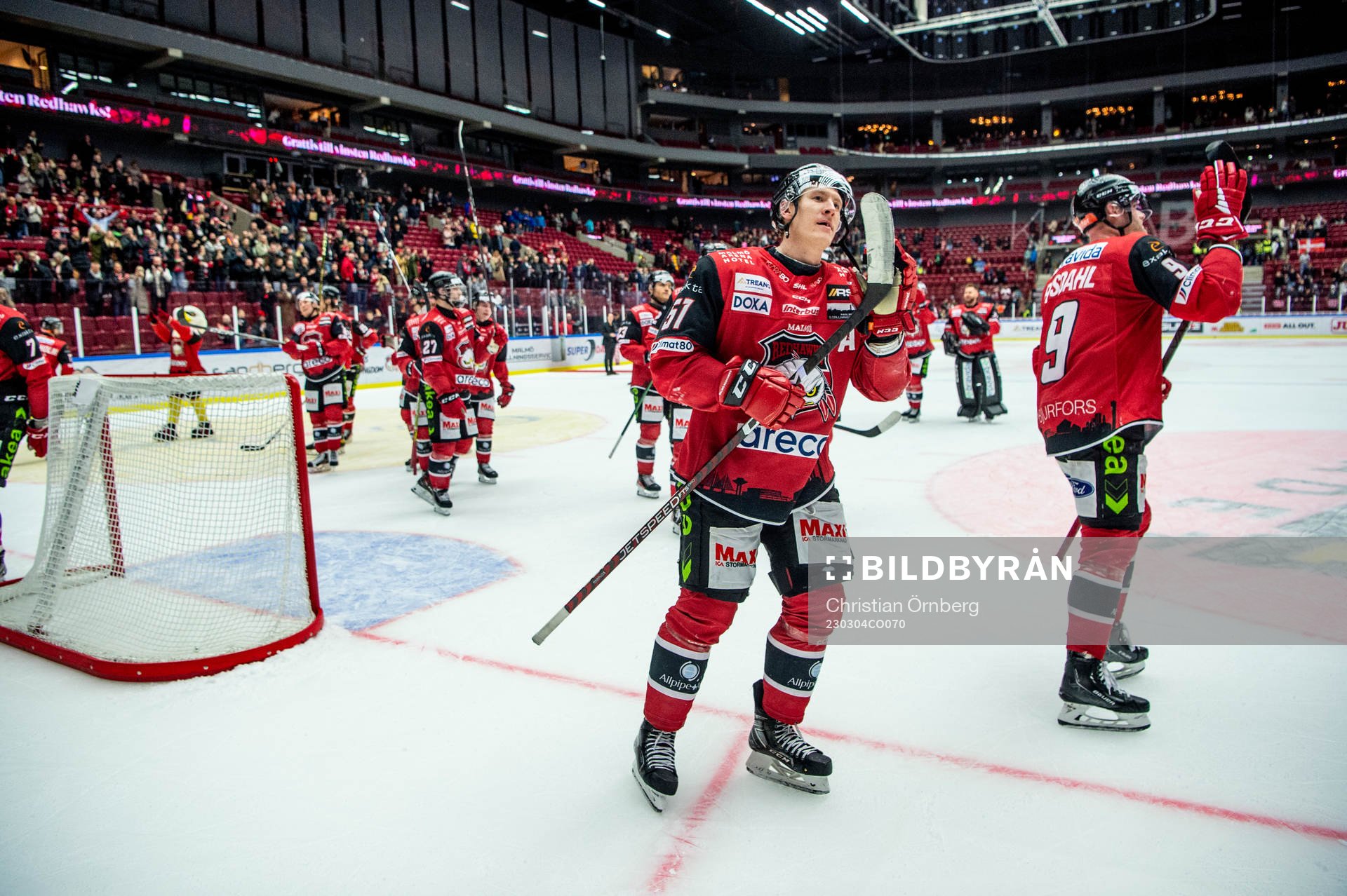 Malmö Redhawks Emil Sylvegård jublar med lagkamraterna