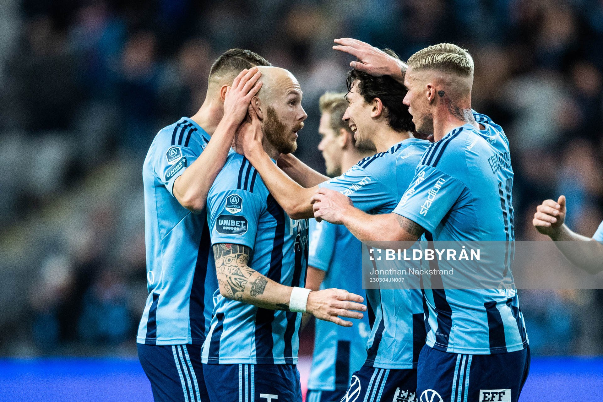 Djurgårdens Magnus Eriksson jublar med lagkamrater