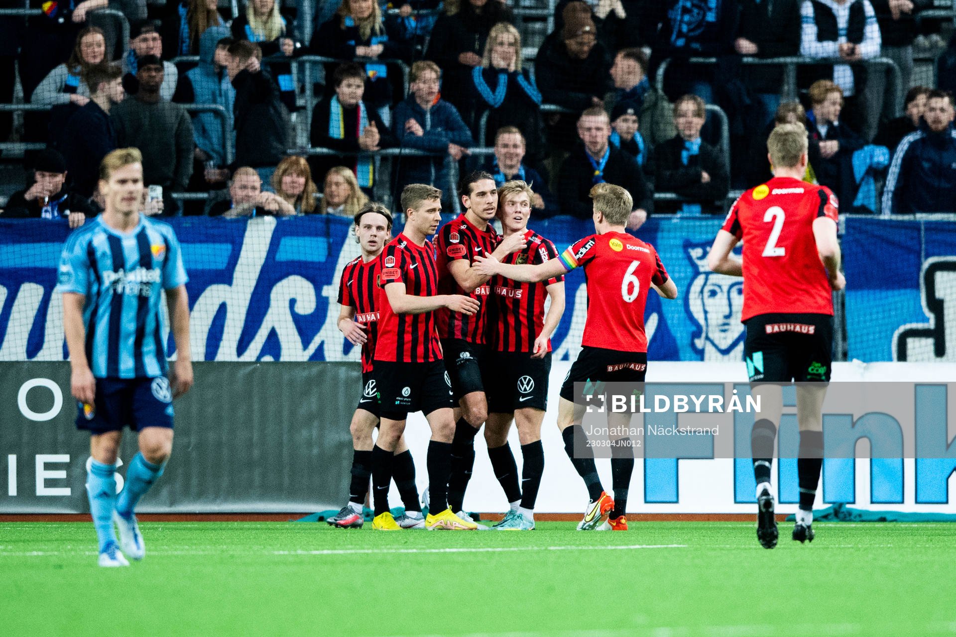 Brommapojkarnas Nikola Vasic jublar med lagakamraterefter