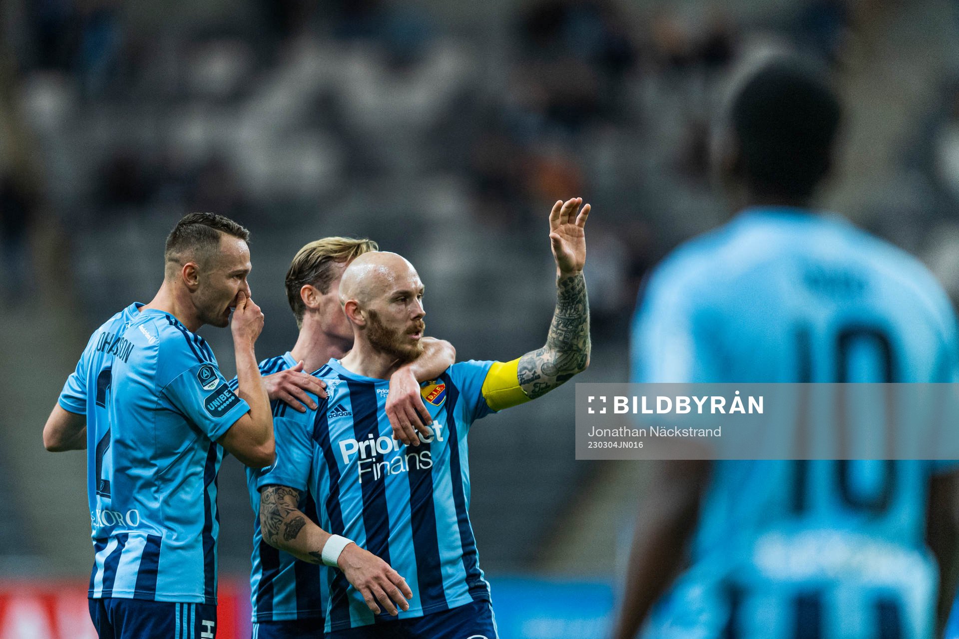 Djurgårdens Magnus Eriksson jublar med lagkamrater
