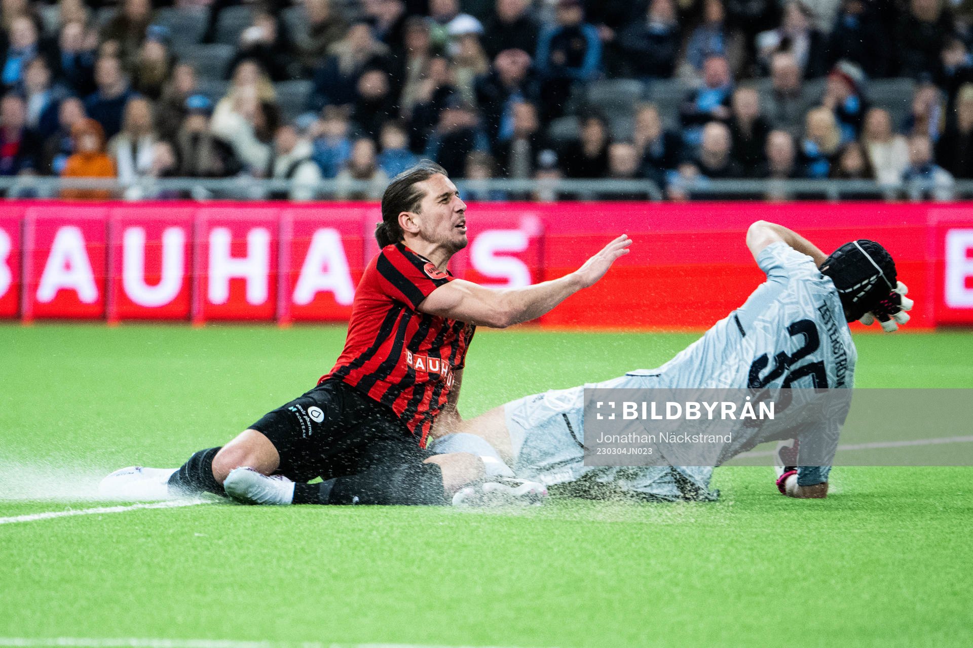 Brommapojkarnas Nikola Vasic och Djurgårdens målvakt