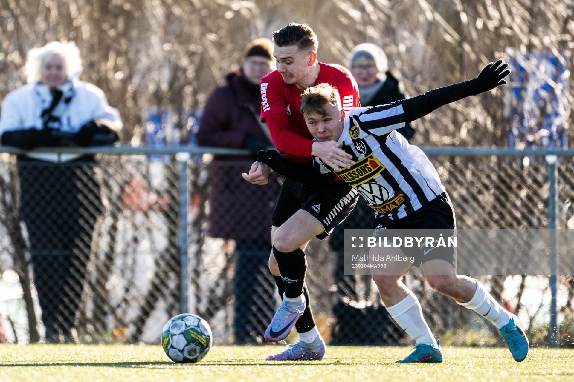 Örebros Jake Larsson och Landskronas Vincent Sundberg