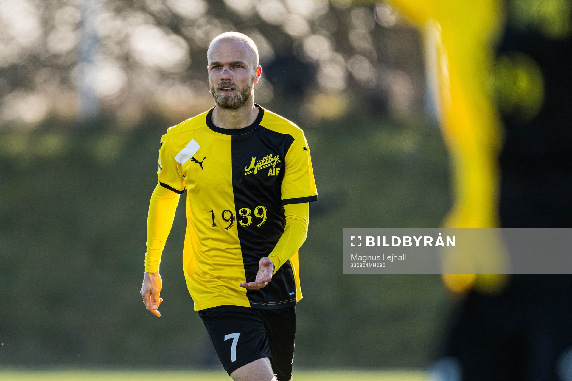 Mjällbys Viktor Gustafson under fotbollsmatchen i Svenska Cupen mellan Mjällby och Sirius den 4 mars 2023 i Hällevik. 