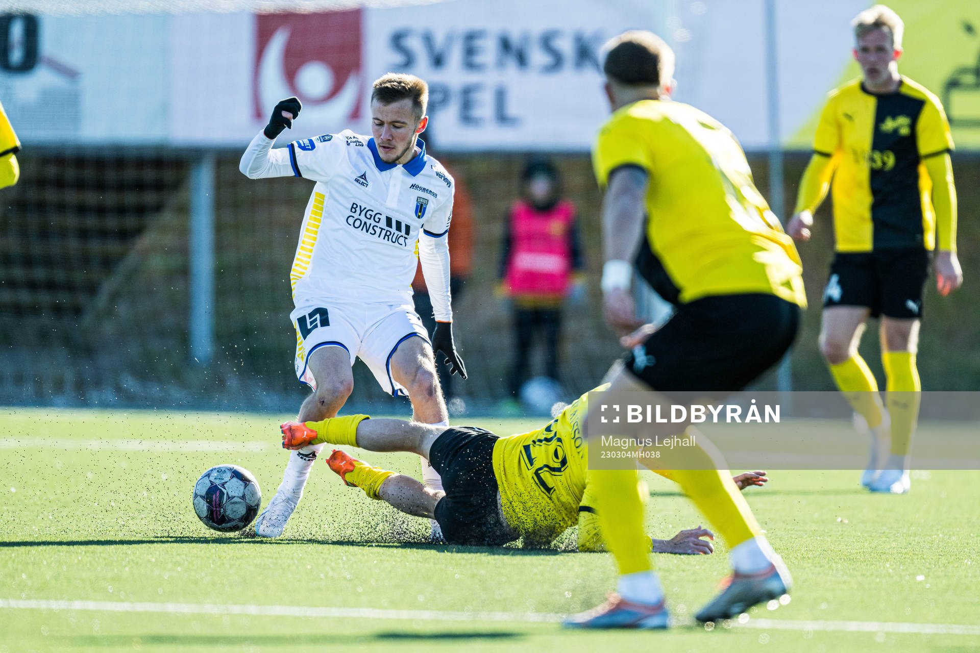 Sirius Melker Heier och Mjällbys Jesper Gustavsson