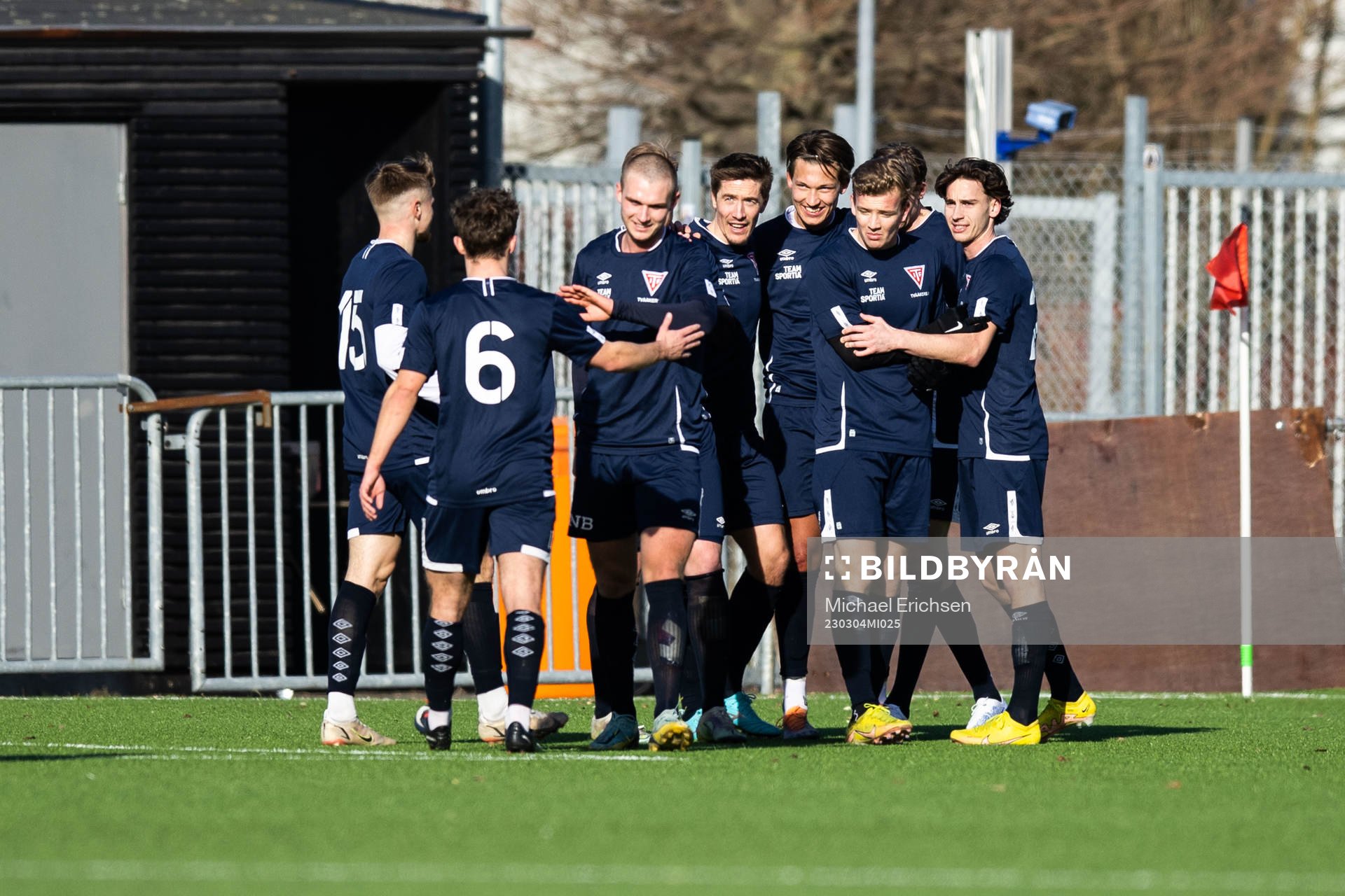 Tvååkers spelare jublar